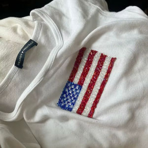 Patch brodé tendance USA en perles et motif drapeau américain en verre, 100% coton, à coudre sur vêtements et t-shirts blancs - Product Image 1