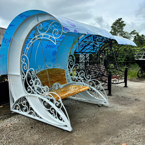 Fauteuil balançoire de jardin de luxe en fer forgé avec structure métallique décorative pour terrasses, villas et espaces extérieurs, idéal pour les centres de villégiature - Product Image 3