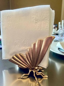 Porte-serviettes de luxe en forme de papillon, idéal pour offrir en cadeau, pour la table à manger, la cuisine et la décoration d'occasions spéciales, en provenance d'Inde. - Product Image 6