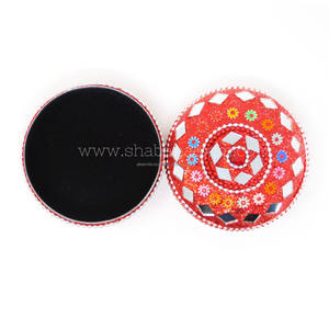 Caja de Joyas Artesanal con Brillo de Laca y Patrón Floral Intrincado, con Espejo, Estuche Redondo para Pastillas con Terciopelo, Venta al por Mayor India - Product Image 1