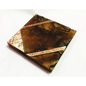 Posavasos de madera fractal hecho a mano de lujo con incrustaciones de resina quemada Lichtenberg, tapete cuadrado para bebidas con borde natural de madera de nogal para decoración del hogar - Product Image 1