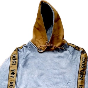 เสื้อฮู้ดดี้สีดำแบบกำหนดเองของ Alpha Phi Alpha สำหรับฤดูหนาว ปักลายปัก ตกแต่งด้วยแพทช์  ทรงพูลโอเวอร์ ผ้าฝ้าย 100% ระบายอากาศได้ดี ดีไซน์ลำลอง - Product Image 2