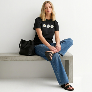 Camisetas Estampadas de Alta Calidad para Mujer, 100% Algodón y Spandex, Tela Suave, Estampado de Margaritas, Cuello Redondo, Corte Regular, Detalle de Botones - Product Image 6
