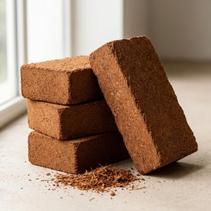 บล็อกใยมะพร้าวขายส่ง ขนาด 30x30x10 ซม. น้ำหนัก 5 กก. - สารปรับสภาพดินออร์แกนิก เป็นมิตรต่อสิ่งแวดล้อม สำหรับการเกษตรและการปลูกพืช ผลิตจากทัมมิลนาฏูด นำเข้าจากต่างประเทศ - Product Image 1