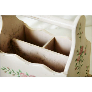 Panier de rangement vintage en bois, peint à la main, motif floral, organisateur de table, style shabby chic, support pour télécommande et couverts, panier en bois - Product Image 6
