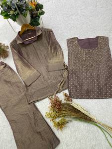 Ensemble Kurta en lin vert menthe et marron pour femme, avec devant brodé, coupe ample, style traditionnel décontracté, Inde, Pakistan. - Product Image 3