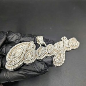 Colgante Personalizado con Nombre – Moissanita Redonda de Corte Brillante VVS en Plata de Ley 925 para Mujer - Product Image 6