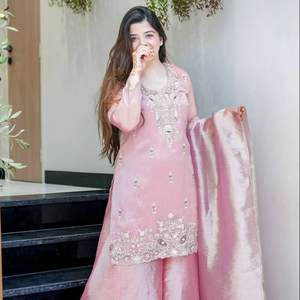 Ensemble de salwar kameez brodé pour femmes, vêtements de fête haut de gamme et costume luxueux aux couleurs pastel - Product Image 1