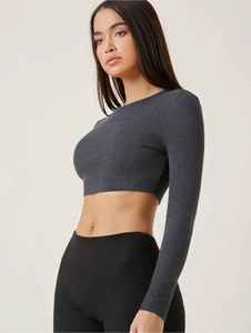 Haut court à manches longues gris foncé pour femme, col rond, couleur unie, respirant, en spandex et polyester, vêtement de sport toutes saisons, coupe classique - Product Image 3