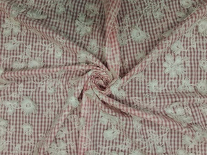 Tissu en coton à carreaux gingham rose poudré et blanc de qualité supérieure, avec broderie florale blanche épaisse, pour robes et kurtis – Vente en gros directe usine - Product Image 5