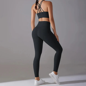 Conjunto Deportivo de 2 Piezas sin Costuras para Mujer - Traje de Yoga Negro de Primera Calidad - Product Image 6