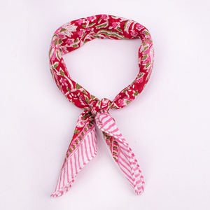 Craftjaipur Bandana traditionnel en coton rose à motifs floraux, foulard décontracté printemps-été, accessoire unisexe 53x53cm - Product Image 3