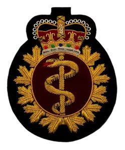 Écusson de blazer de luxe en broderie main sur mesure, effet 3D en relief, résistant à l'eau, avec fils d'or, style royal, emblème d'uniforme - Product Image 2