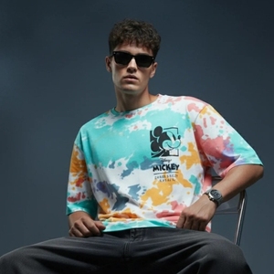 Camiseta Deportiva Formal y Casual con Diseño Sólido Vibrante, Totalmente Sublimada, Resistente a la Decoloración, Tejido de Gramas Tejidos, Colocación del Logotipo en la Parte Delantera - Product Image 4