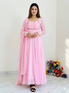 Traje de Noche de Georgette con Bordado Intenso para Colección Festiva y de Bodas - Product Image 5