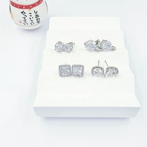 Pendientes de Zirconia Blanca con Baño de Rodio, Diseño Cuadrado, Gran Apariencia, Calidad Oro, Joyería de Moda Popular, Venta Caliente - Product Image 4