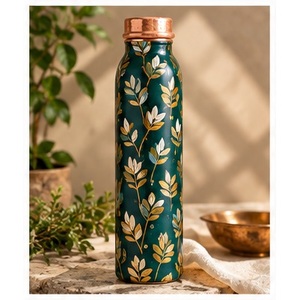 Botella de Agua de Lujo Azul Marino con Diseño Floral, Portátil para Viajes - Product Image 2