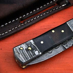 Cuchillo de Caza de Acero de Damasco con Hoja de Punta Caída, Mango de Madera y Funda de Cuero con Perilla de Apertura para Uso en Exteriores y Camping - Product Image 5
