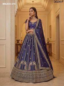 Lehenga de seda para ocasiones especiales con bordado de hilo Zari y lentejuelas, diseño de rayas, motivo de pavo real y borde ancho, corte en A, moda femenina. - Product Image 5