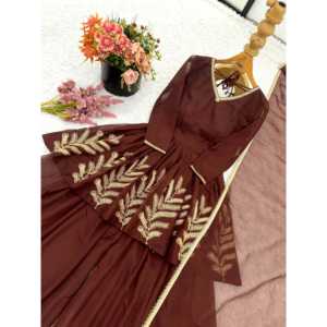 Vêtements indiens et pakistanais de créateur, magnifique ensemble haut, bas et dupatta - Product Image 3