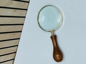 Loupe artisanale durable de 4 pouces en laiton avec poignée ronde en bois - Product Image 4