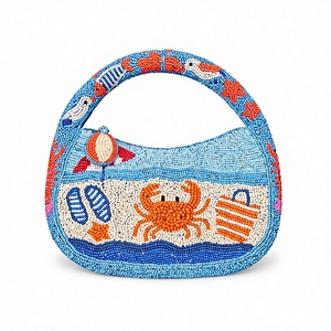 Sac à main perlé au design 'Beach Vibes', détail de sac à main en gros plan, parfait pour les soirées, les mariages et un usage quotidien, disponible à la vente. - Product Image 1