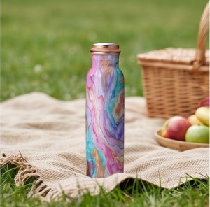 Botella de agua de acero inoxidable con patrón de mármol multicolor y tapa de rosca de cobre para beneficios ayurvédicos para la salud. - Product Image 4