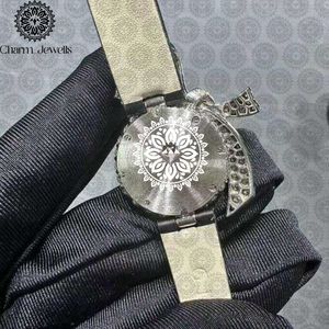 Reloj de Lujo para Mujer Charm Jewells, Caja Tonneau de Acero Inoxidable de 38 mm, Bisel con Diamantes, Cierre Plegable de Cuarzo Analógico - Product Image 5