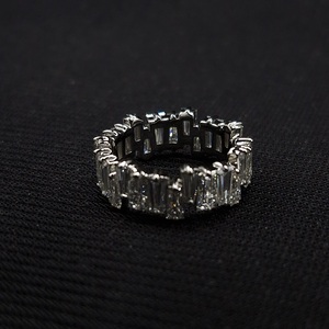 Anillo de Diamantes de Platino, Joyería Elegante y con Estilo de Diseño Premium para Bodas, Fiestas y Eventos Especiales - Product Image 4