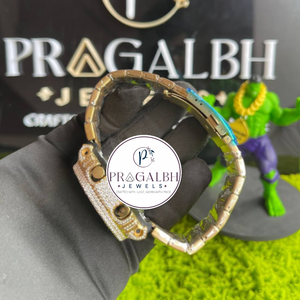 นาฬิกา Pragalbh Jewels ประดับเพชรหรูหรา สไตล์ฮิปฮอป ตัวเรือนทองคำประดับเพชรแบบ Pavé นาฬิกาควอตซ์ นาฬิกาโมอิสซาไนต์ - Product Image 3