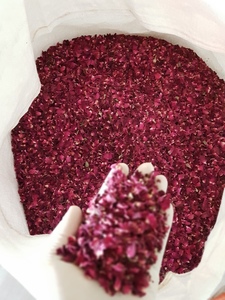 Pakistan <b>Dried</b> Rose <b>Petals</b> Exporter with Custom Bulk Packaging for Global Importers and Distributors - Product Image 1