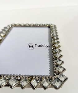 Cadre photo décoratif en métal de luxe, présentoir de table haut de gamme par Tradebyd - Product Image 6