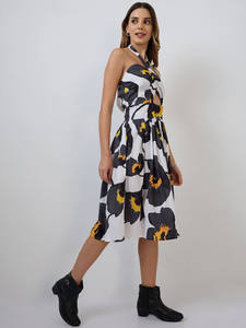 เดรสทรงเอไลน์สีดำลายทรอปิคอล ผ้าจอร์เจตต์ ทรงวี คอวี แขนกุด ความยาวปานกลาง ชายกระโปรงบาน สำหรับผู้หญิง เป็นมิตรต่อสิ่งแวดล้อม - Product Image 2