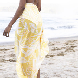 Sarongs personnalisés pour femmes, taille haute, mode estivale, pour la plage, en vente. - Product Image 2