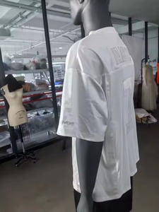 เสื้อฟุตบอลประสิทธิภาพสูง ผ้ากันเหงื่อ แห้งเร็ว ออกแบบมาเพื่อความสบายและความคล่องตัวสูงสุดบนสนาม - Product Image 4