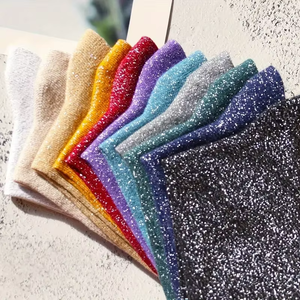 Calcetines Populares de Invierno para Mujer Joven - Diseño Chic con Brillo Metálico Dorado y Plateado, Colores Personalizables, Diseño en la Parte Inferior, Altura hasta la Rodilla - Product Image 6