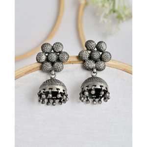 Pendientes Pequeños de Moda Meera Jaipur Pushp Jhumki - Product Image 3