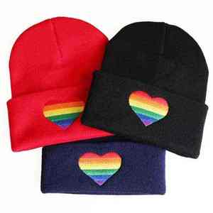 Bonnet d'hiver en tricot blanc avec logo personnalisé brodé en forme de cœur arc-en-ciel, unisexe, bonnet chaud à revers pour femmes et hommes, style LGBTQ Pride. - Product Image 3