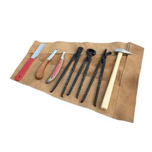 Juego completo para el cuidado de pezuñas con martillo para pezuñas, extractor de clavos, alicates para pezuñas, cuchillo recto para pezuñas y cuchilla de doble filo. - Product Image 1