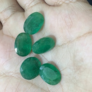 Piedra Preciosa Suelta de Esmeralda Natural Certificada por IGI, 4.09 Quilates, Forma Ovalada 12x9mm 6mm, Verde Claro, Joyería Fina, Encerada/Enrasada con Aceite - Product Image 3