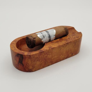 Cendrier de luxe en bois sculpté pour décoration de table - Product Image 1