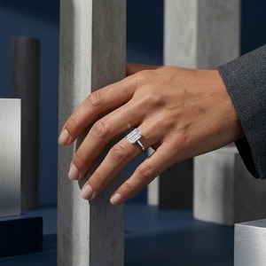 Bague de fiançailles en platine pour femme avec diamant taille émeraude PT950, style classique, diamant certifié IGI - Product Image 5