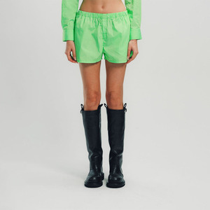 Shorts rayés vert vif pour femme, taille haute élastique, légers et confortables, style streetwear, fabriqués au Pakistan à bas prix - Product Image 1