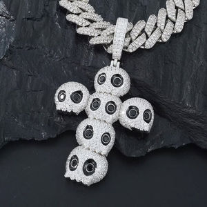 Pendentif Croix Crâne Iced Out - Collier Crâne en Pierre Noire et Diamants, Bijoux Hip Hop Gothiques en Argent - Product Image 1