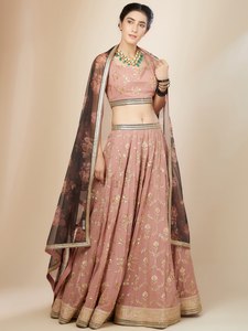 Ensemble Lehenga Choli Maxi Rose Brodé de Fleurs avec Dupatta en Organza – Robe de Soirée et de Mariage pour Femme - Product Image 5