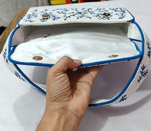 Sac à bandoulière multicolore de qualité supérieure pour femmes, style robe, design portable et attrayant - pour l'été et l'hiver - Product Image 4