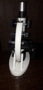 Microscopio Monocular con Ocular de 10x, Objetivos de 40x/100x, Iluminación LED, Enfoque Manual, Ajuste Dióptrico de ±5d - Product Image 3