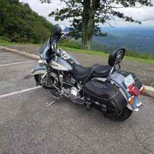 Motocicleta Cruiser Heritage Softail Personalizada Usada de 2002 en Venta en EE. UU., Diseño Atemporal, Clásica y Confiable - Product Image 3