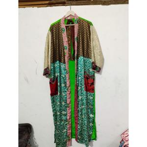 Bata de Invierno Kimono de Seda 100% Hecha a Mano en India, Cuello en V, Cierre con Cordón, Larga, Mangas Largas, Suave, Estilo Vintage, para Playa o Fiesta - Product Image 3