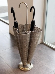 Porte-parapluie moderne en métal avec motif géométrique, finition laiton antique, décoration d'intérieur autoportante - Product Image 2